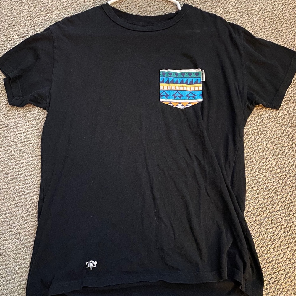 Serengtee T-Short w/Graphic Pocket